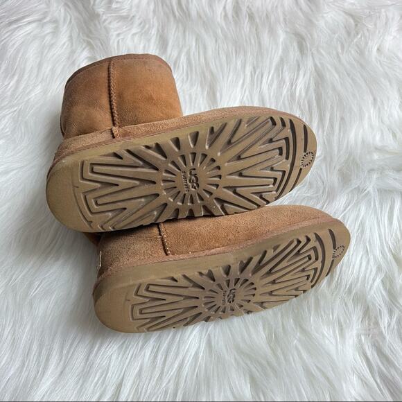 UGG Australia Little Kid’s Classic  Short Chestnut Boot Sz 3 - Picture 15 of 16